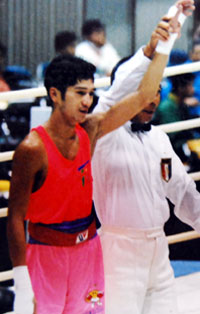 ��{�@����